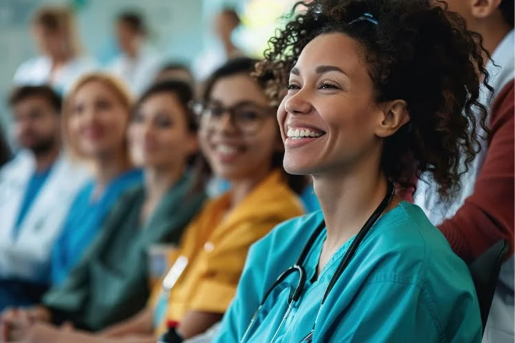 Femme Rigole Santé Soignante Formation Plateforme Lms Upility
